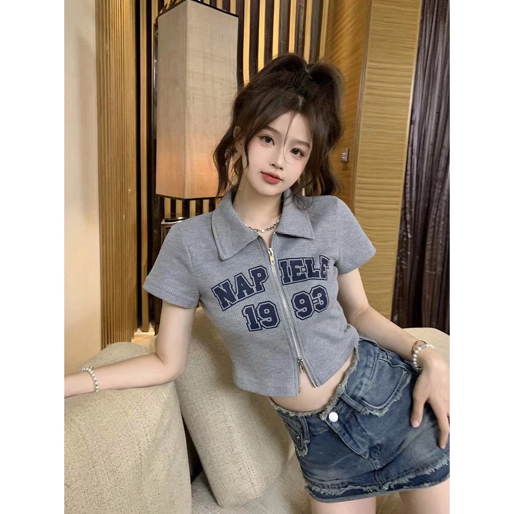 The grey polo collar short sleeve t-shirt nữ american letters zipper cardiga 灰色 polo 领 短袖 t 恤 女 美式 复古 字母 拉链 开衫 辣妹 短款 上衣 潮 8.13