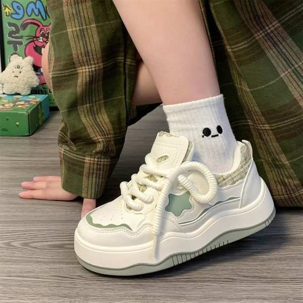 Giày thể thao nữ màu trắng dày-soled 2023