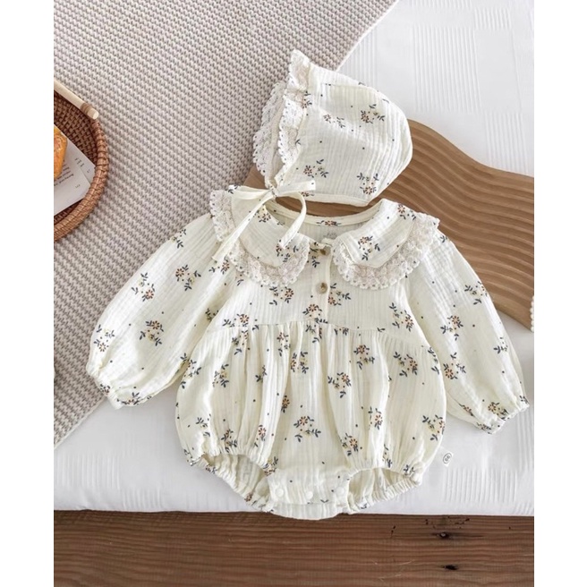 Body xô muslin hoa nhí dài tay kèm mũ buộc cực xinh cho bé