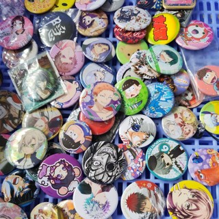 Móc khóa + huy hiệu nhân vật hoạt hình anime.