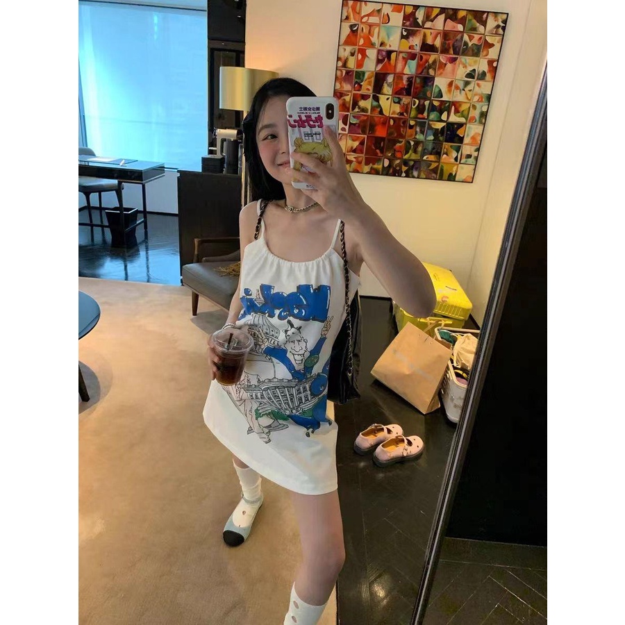 Jennie cùng phong cách cô gái trượt ván đẹp truyện tranh graffiti sling váy ngắn váy trong