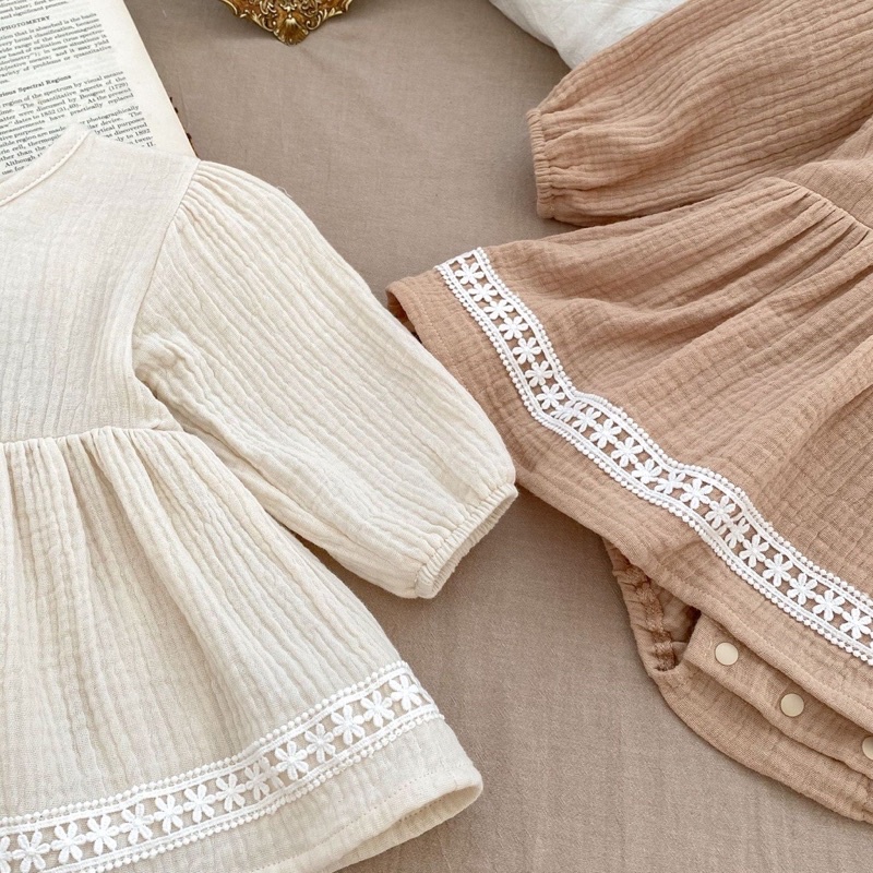 Body xô muslin dáng babydoll váy xoè đính gấu xù cực xinh cho bé gái