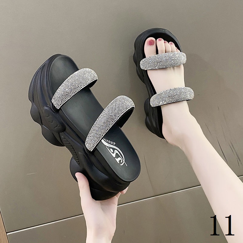 Nêm gót dép phụ nữ mùa hè mặc bên ngoài 2023 phong cách mới bánh xốp dày-khoát rhinestone thời trang flip-flops sand