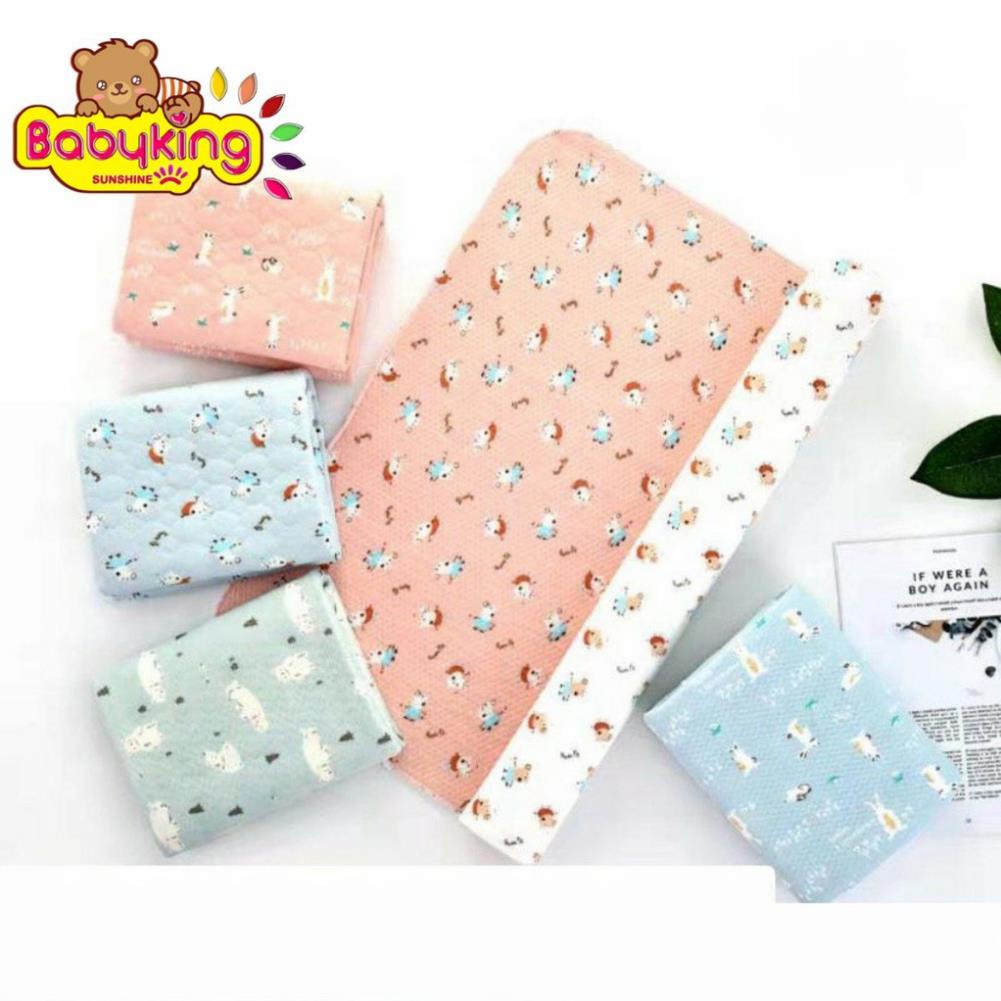 Tấm lót nước tiểu chống thấm cho bé cotton 2 lớp in bông 50*70 (4114),chất liệu cotton 100%,thương hiệu Aiueo Nhật Bản