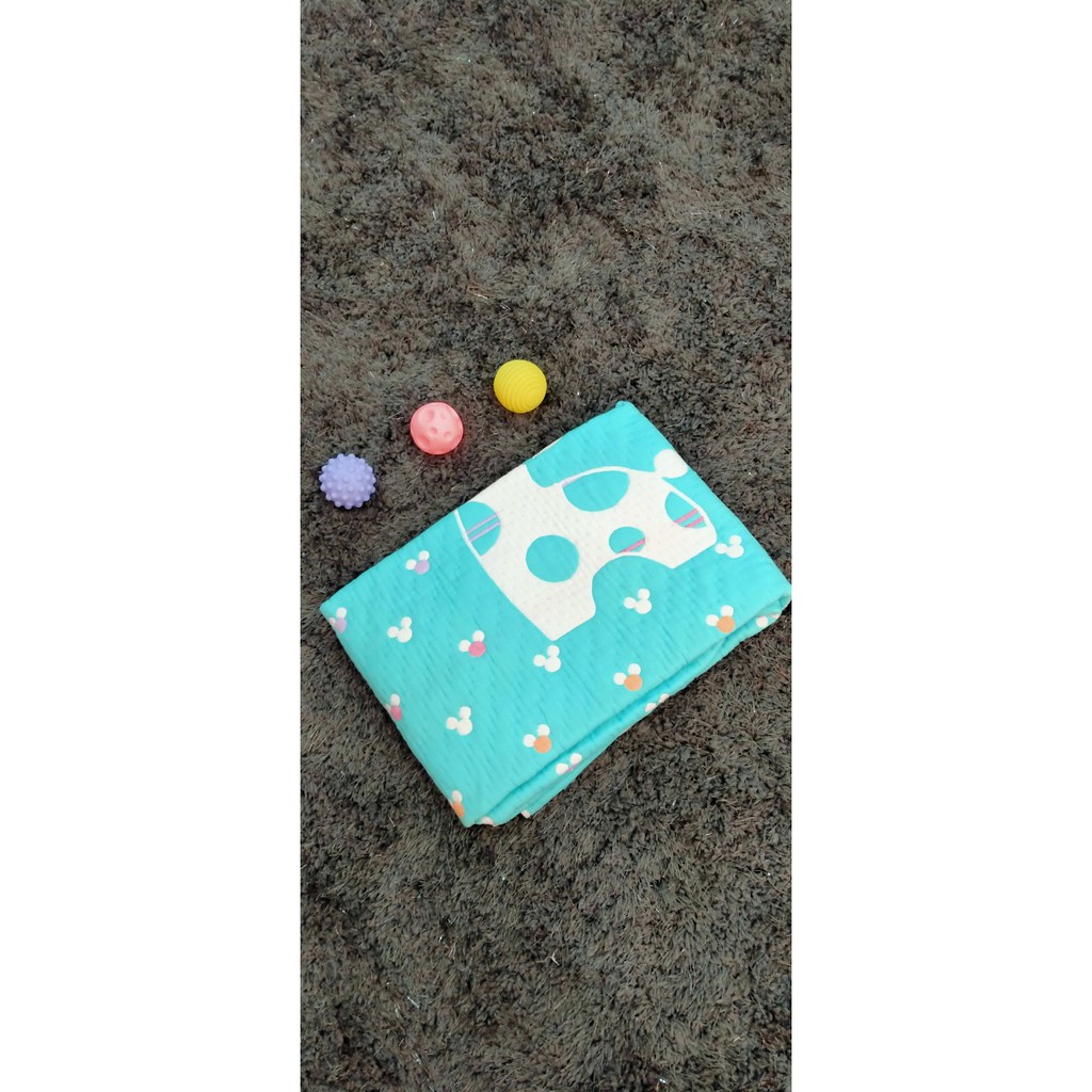 Chăn em bé vải lưới dày 2 lớp hình 5 con hươu 110*110 ,  chất liệu cotton 100% , thương hiệu Aiueo Nhật Bản