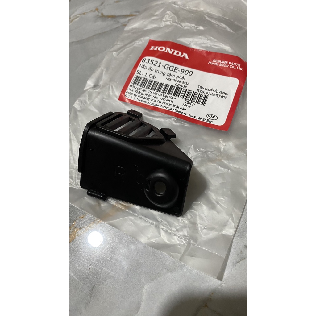 Nắp ốp trung tâm bên phải Lead 110   màu Đen chính hãng Honda