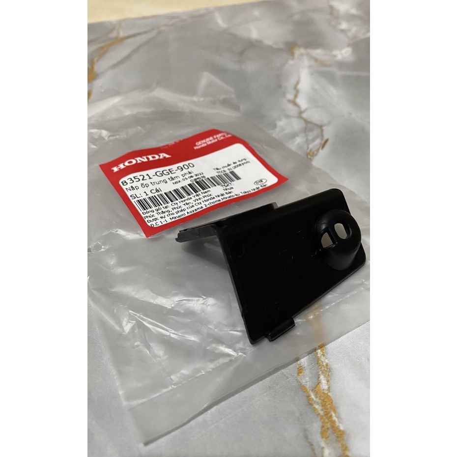 Nắp ốp trung tâm bên phải Lead 110   màu Đen chính hãng Honda