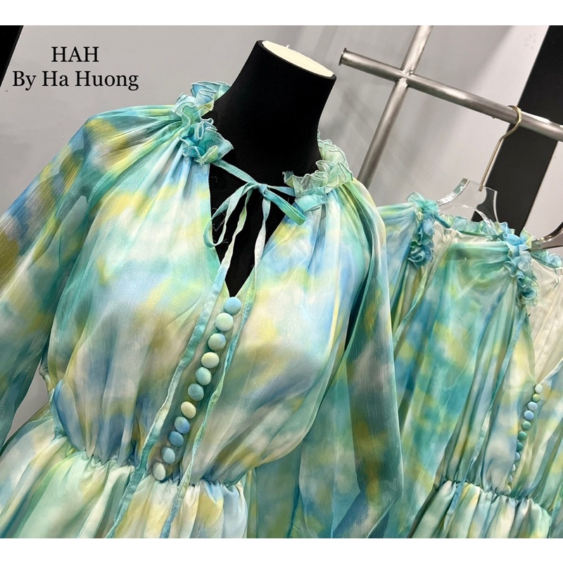 Váy loang bèo cổ