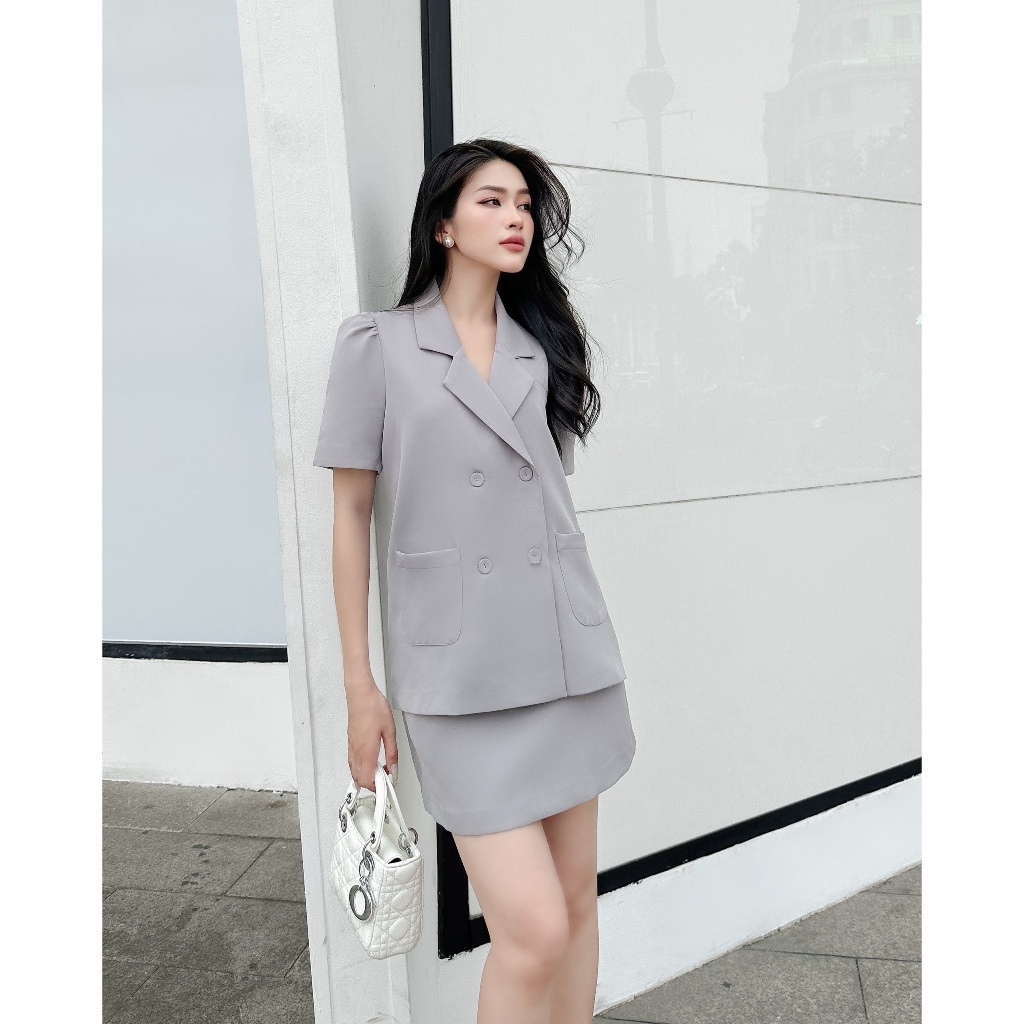 [Mã FATRENDAUG giảm đến 30k tối đa 99k] RECHIC Áo blazer nữ tay ngắn Bae Vest cơ bản công sở trẻ trung năng động | BigBuy360 - bigbuy360.vn