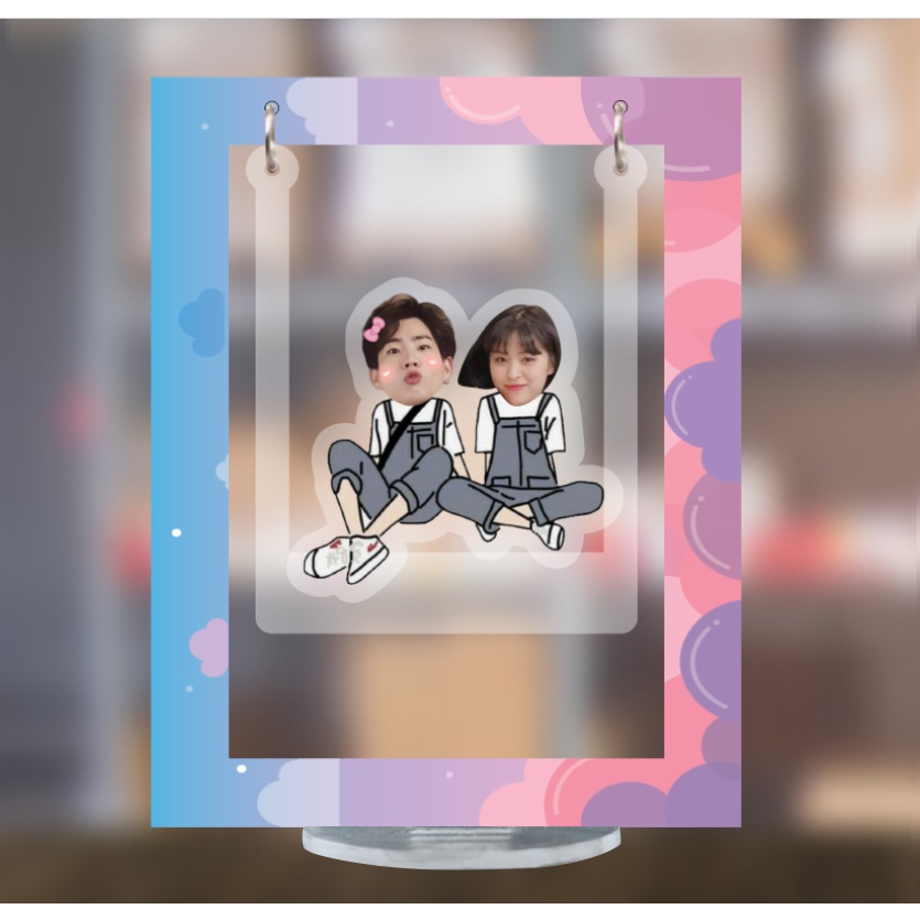 Mô hình standee lắc lư đu đu cặp đôi dễ thương quà tặng mica in theo yêu cầu hình tự chọn