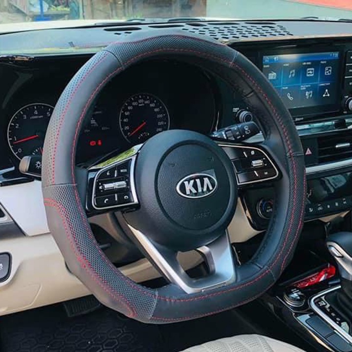Bọc vô lăng D cut Hyundai Stargazer volang Dcut da cacbon cao cấp - OTOALO