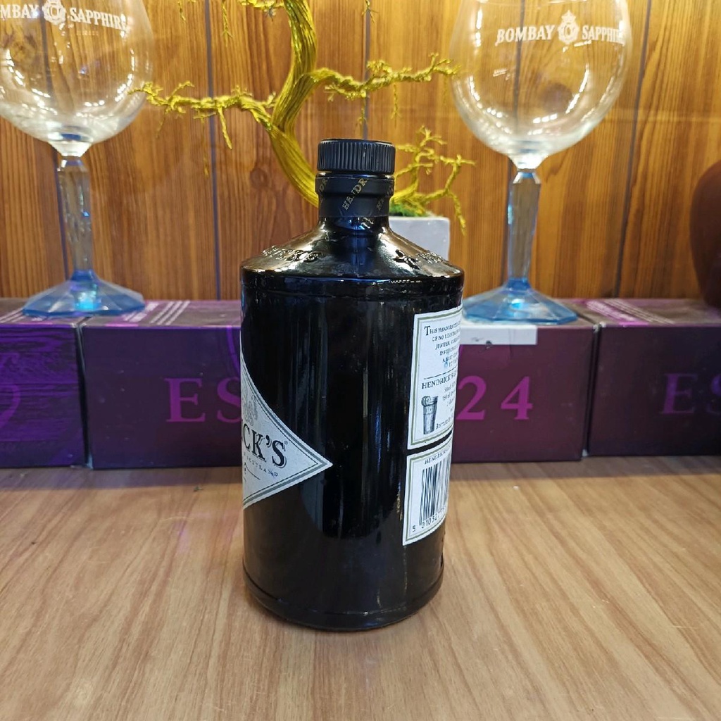 Vỏ chai rượu ngoại Hendricks trưng bày Decor mới 99%