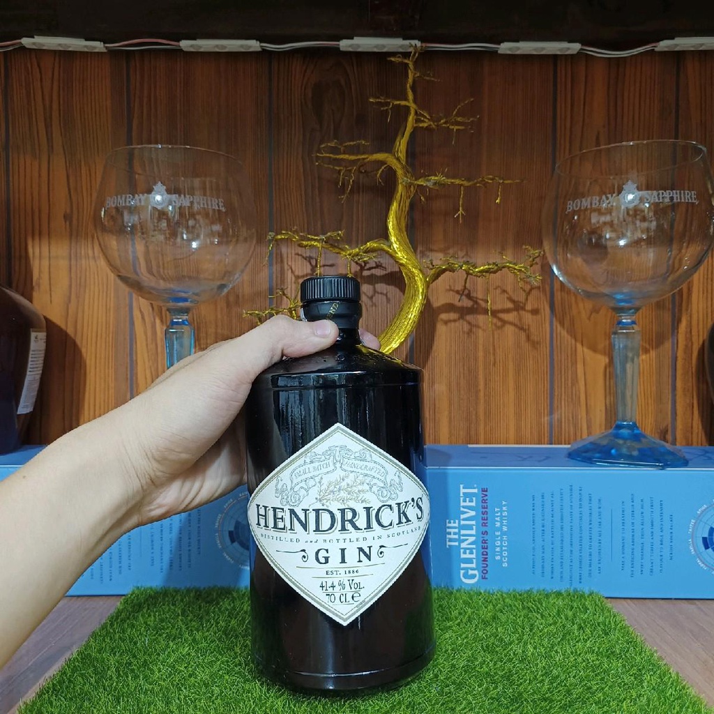 Vỏ chai rượu ngoại Hendricks trưng bày Decor mới 99%