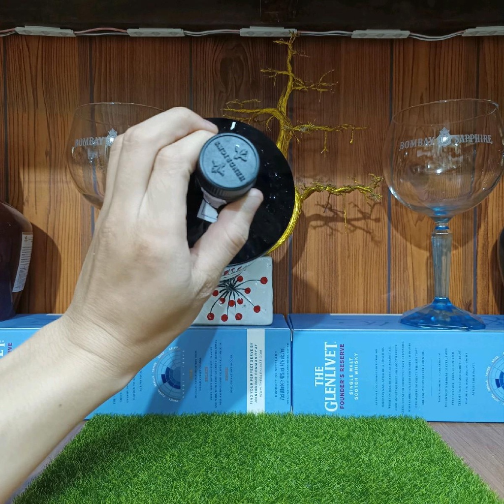 Vỏ chai rượu ngoại Hendricks trưng bày Decor mới 99%