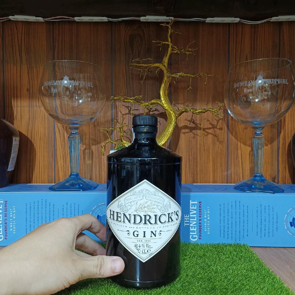 Vỏ chai rượu ngoại Hendricks trưng bày Decor mới 99%
