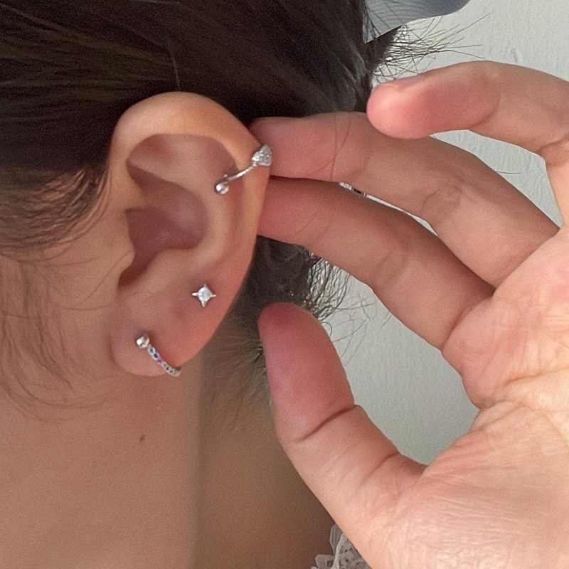 𝐯𝐞𝐥𝐯𝐞𝐭𝐩𝐢𝐧𝐤.𝐚𝐜𝐜🇰🇷 | Khuyên tai chữ U chốt bi vặn 2 đầu phong cách cá tính