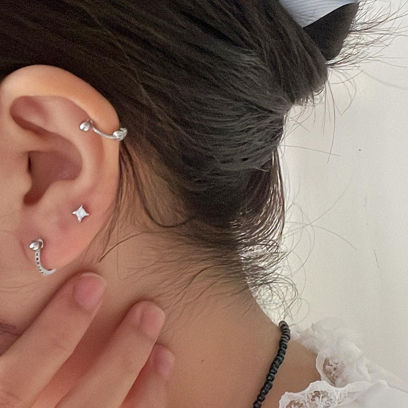 𝐯𝐞𝐥𝐯𝐞𝐭𝐩𝐢𝐧𝐤.𝐚𝐜𝐜🇰🇷 | Khuyên tai chữ U chốt bi vặn 2 đầu phong cách cá tính