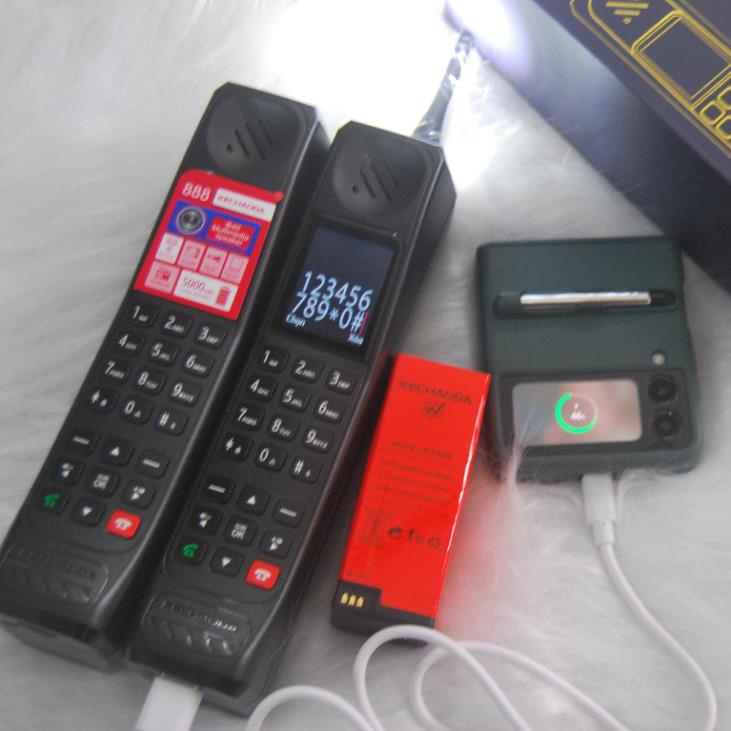 Điện thoại độc lạ KECHAODA 888 3sim. Loa thùng, sóng và pin vô địch. đài FM. BH 1 đổi 2 ttháng