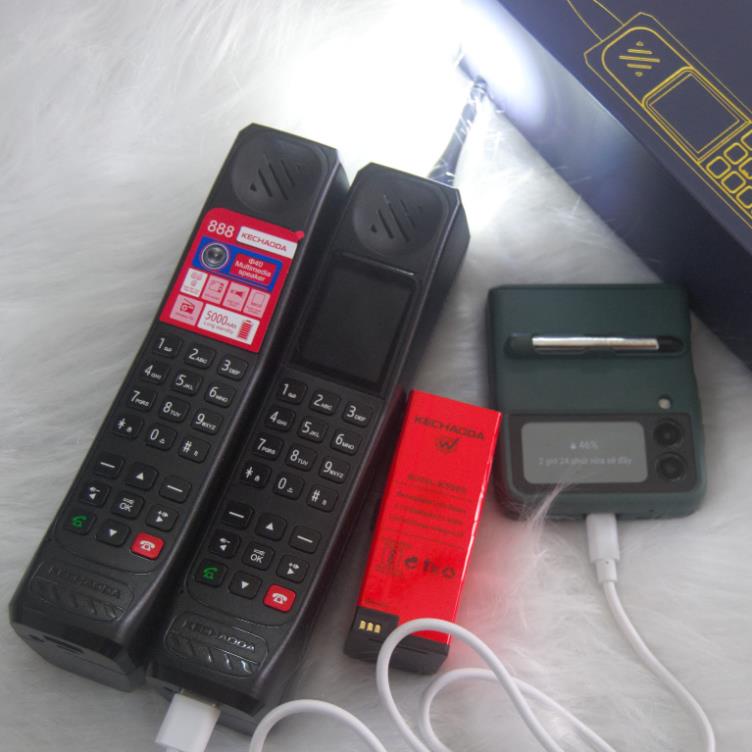 Điện thoại độc lạ KECHAODA 888 3sim. Loa thùng, sóng và pin vô địch. đài FM. BH 1 đổi 2 ttháng