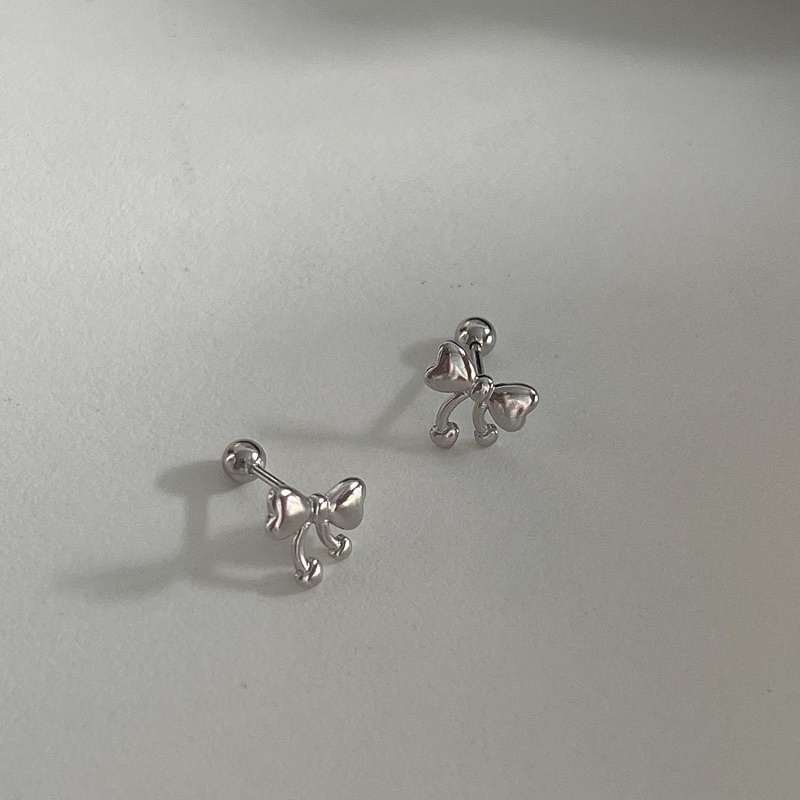 𝐯𝐞𝐥𝐯𝐞𝐭𝐩𝐢𝐧𝐤.𝐚𝐜𝐜🇰🇷 | Khuyên tai chốt bi vặn hình chiếc nơ