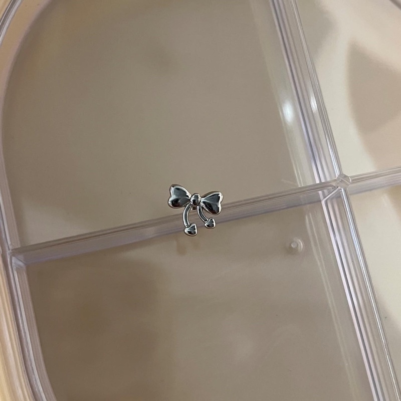 𝐯𝐞𝐥𝐯𝐞𝐭𝐩𝐢𝐧𝐤.𝐚𝐜𝐜🇰🇷 | Khuyên tai chốt bi vặn hình chiếc nơ