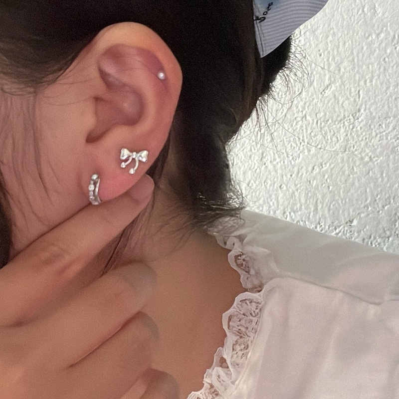 𝐯𝐞𝐥𝐯𝐞𝐭𝐩𝐢𝐧𝐤.𝐚𝐜𝐜🇰🇷 | Khuyên tai chốt bi vặn hình chiếc nơ