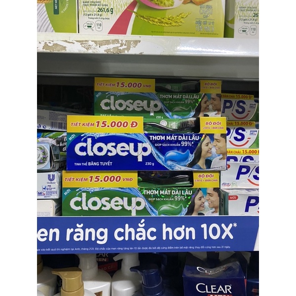 Kem đánh răng Closeup kẹp bàn chải 15k 230gr
