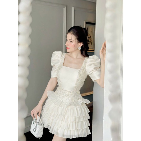 Đầm tafta cổ vuông