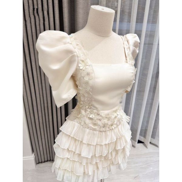 Đầm tafta cổ vuông