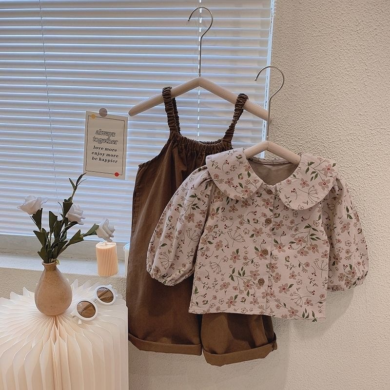 Bộ hai món Áo sơ mi hoa dài tay mùa thu Hàn Quốc + Quần yếm rộng rãi cho bé