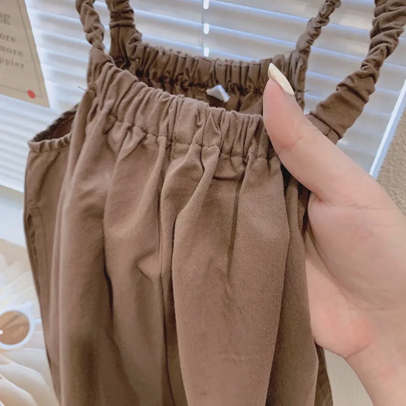 Bộ hai món Áo sơ mi hoa dài tay mùa thu Hàn Quốc + Quần yếm rộng rãi cho bé