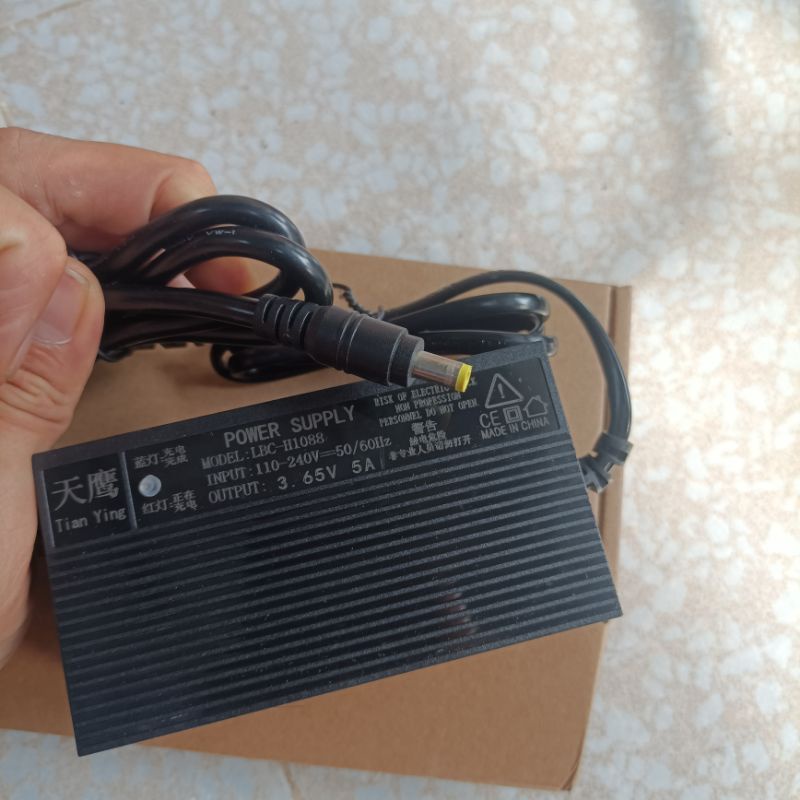 Sạc 1s 3.65V 5A dùng cho pin sắt photphat, chân sạc giắc 2.1