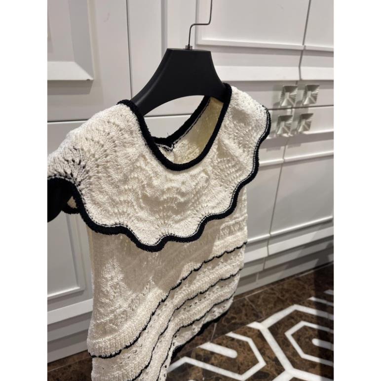 Áo len be phối viền bèo màu đen hot