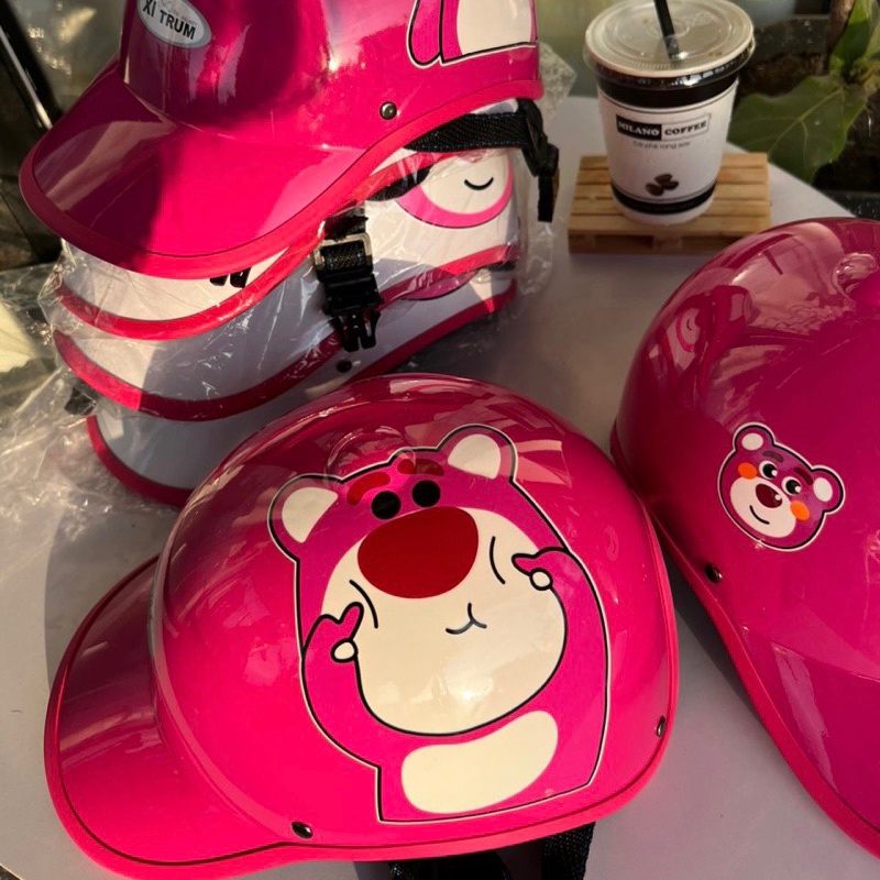 Mũ Bảo Hiểm Gấu Dâu Lưỡi Trai - Nón Bảo Hiểm Nửa Đầu Nam Nữ Thời Trang