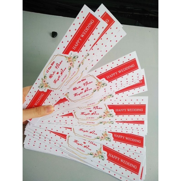 Tem dán chai nước suối đám cưới dạng decan bóc ra dán.