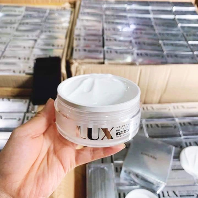 Kem Dưỡng Body Lux Trắng Sáng Đều Màu Velvet Whitening Body Essence Dưỡng Trắng Da SOHERBS Tuýp 200ml