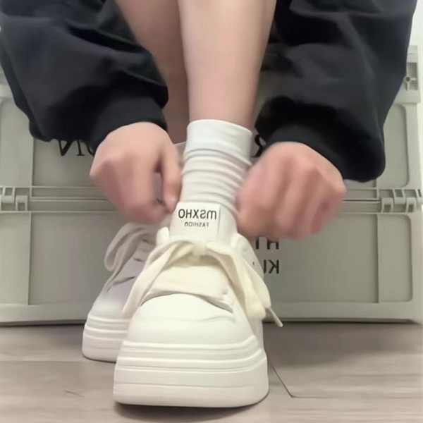 Giày Thể Thao Đế Dày Màu Trắng Thiết Kế Mới Năng Động Thời Trang Dành Cho Nữ