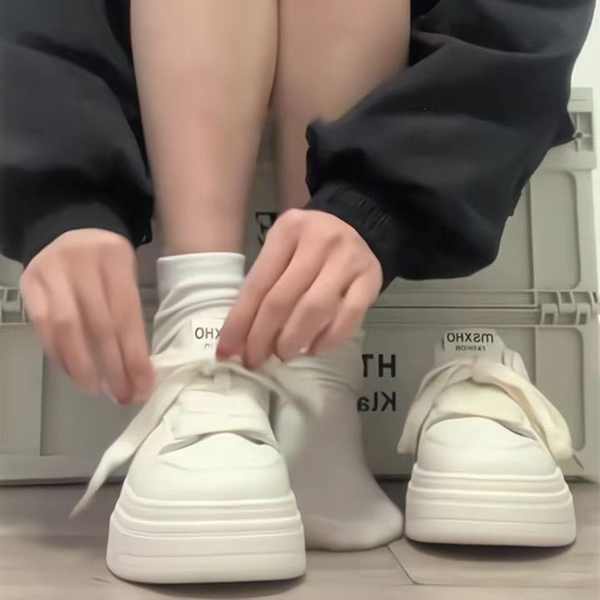 Giày Thể Thao Đế Dày Màu Trắng Thiết Kế Mới Năng Động Thời Trang Dành Cho Nữ