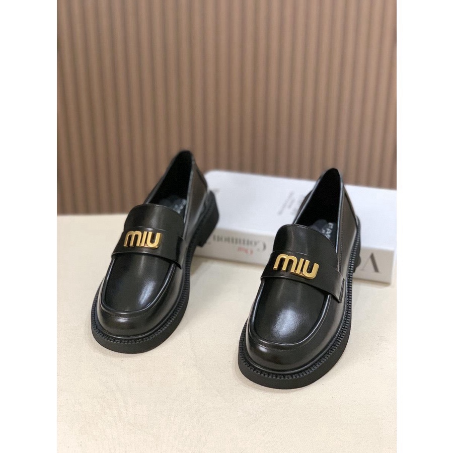 XẢ KHO SIÊU RẺ Giày moca chữ mạ vàng MIU mũi tròn khoẻ khoắn