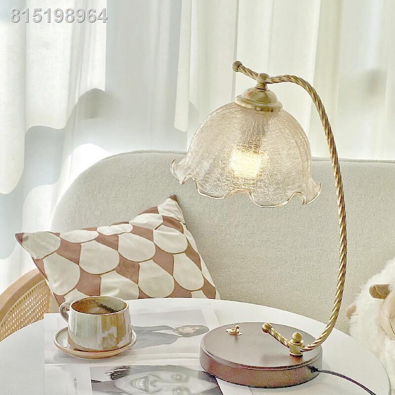 💡HÀNG CÓ SẴN🌟Pháp retro ánh sáng sang trọng mới đèn bàn phòng ngủ đèn ngủ phòng ngủ chính cao cấp cảm giác