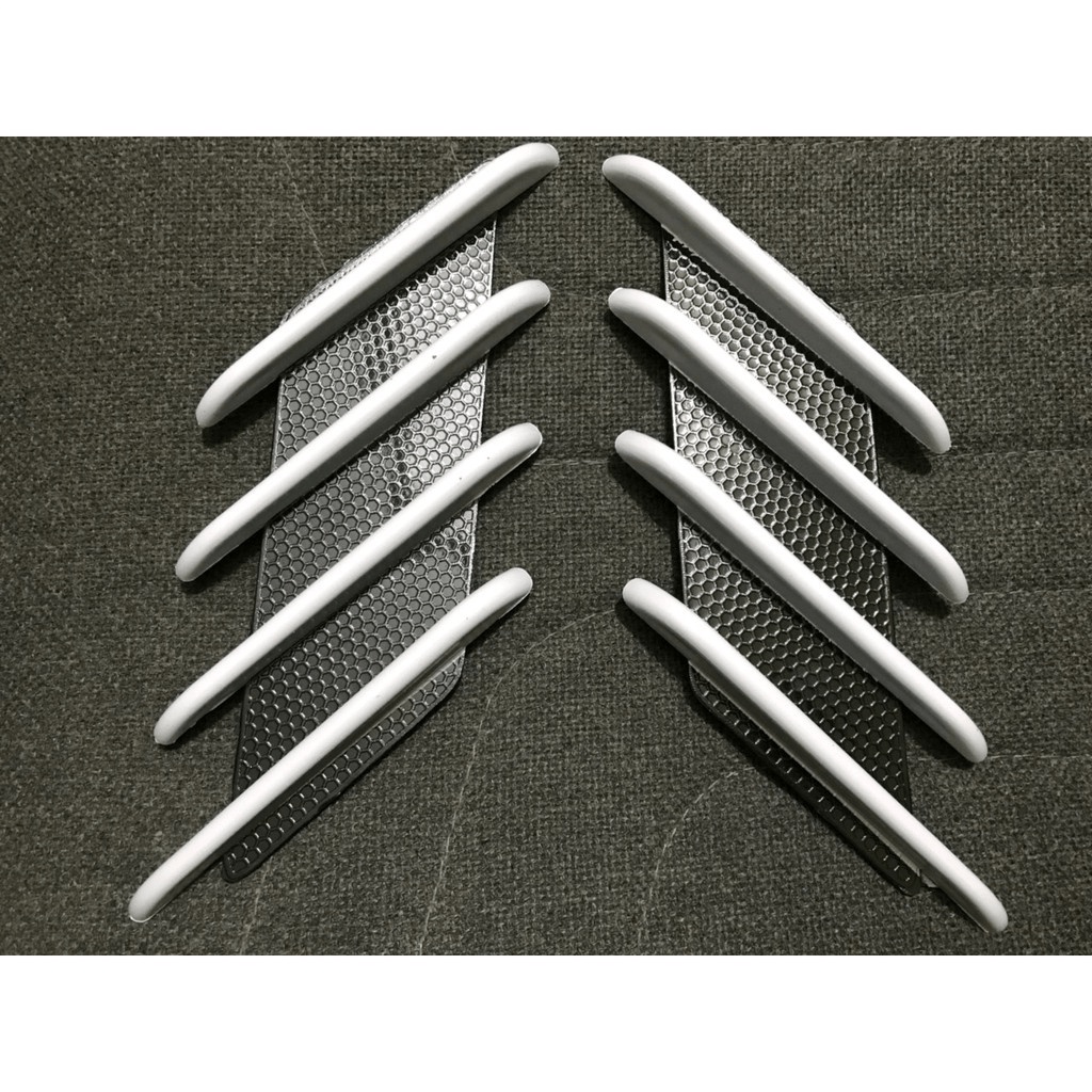 Chắn gió mèo cào Winner giá 1 đôi