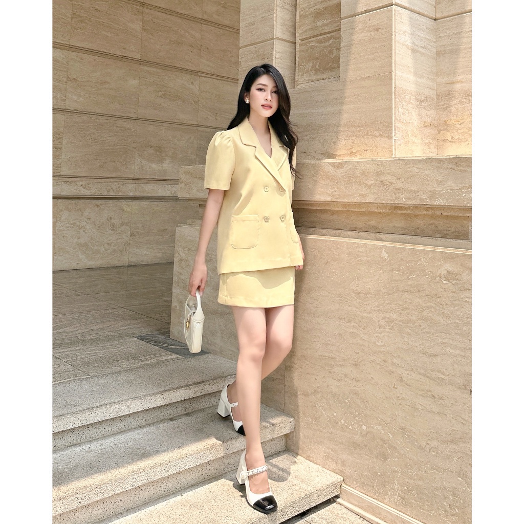 [Mã FATRENDAUG giảm đến 30k tối đa 99k] RECHIC Áo blazer nữ tay ngắn Bae Vest cơ bản công sở trẻ trung năng động | BigBuy360 - bigbuy360.vn