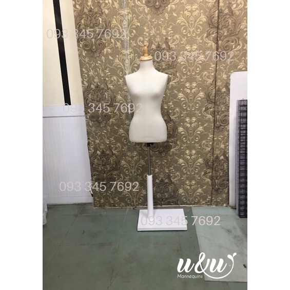 Manocanh bán thân nữ chân gỗ
