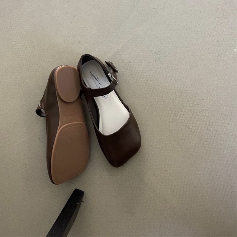 Giày búp bê kiểu có quai ngang