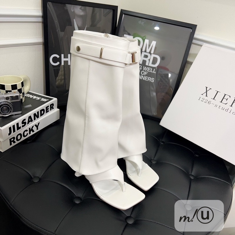 Boits loe gấp gấu cài khuy dáng xỏ ngón