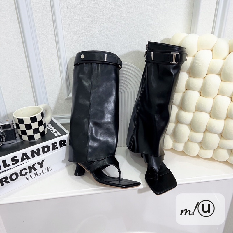 Boits loe gấp gấu cài khuy dáng xỏ ngón