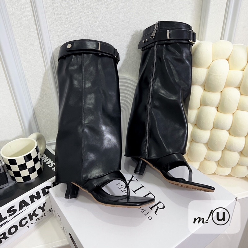 Boits loe gấp gấu cài khuy dáng xỏ ngón