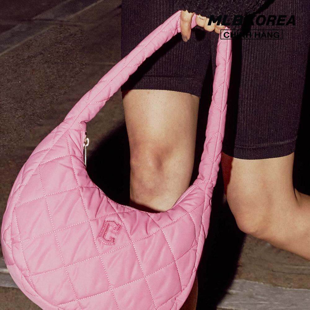 MLB - Túi đeo vai nữ chần bông Quilted Hobo Medium 3ABQM0936-45PKS