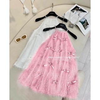 Đầm cổ yếm lông vũ