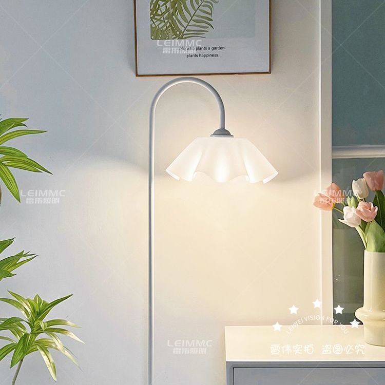 Cánh Hoa Đèn Sàn Kem Phong Cách Ghế Sofa Phòng Khách Bên Bầu Không Khí Đèn Trang Trí Sáng Tạo Phòng Ngủ Đầu Giường Dọc Đ